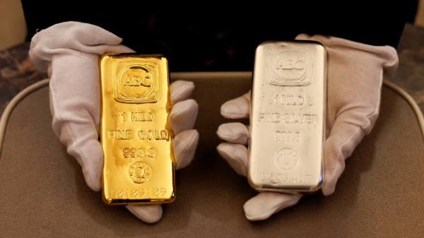 Giá vàng giảm dù lạm phát Mỹ yếu hơn dự báo, SPDR Gold Trust bán 6 tấn vàng