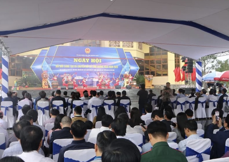 Toàn cảnh buổi khai mạc Ngày hội Đổi mới sáng tạo và Chuyển đổi số tỉnh Quảng Ngãi năm 2025.