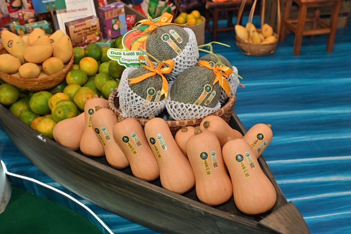 Hàng trăm mặt hàng nông sản đặc sắc được giới thiệu tại Tuần lễ Nông sản Việt 2025.