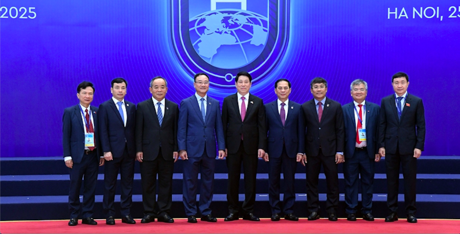 Chủ tịch nước Lương Cường, Phó Thủ tướng Bùi Thanh Sơn và đoàn đại biểu Việt Nam dự Lễ mở ký Công ước Hà Nội - Ảnh VGP.