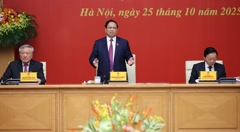 Thủ tướng Phạm Minh Chính chủ trì phiên họp Chính phủ về triển khai các nhiệm vụ trọng tâm tới cuối năm 2025 - Ảnh: VGP