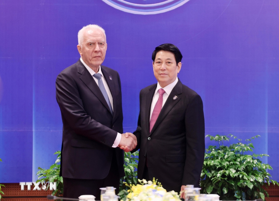 Chủ tịch nước Lương Cường tiếp Tổng Công tố Liên bang Nga A.V. Gutsan, dẫn đầu đoàn đại biểu Nga sang tham dự Lễ Mở ký Công ước Liên hợp quốc về chống tội phạm mạng được tổ chức tại Hà Nội từ ngày 25 – 26/10/2025. Ảnh: TTXVN