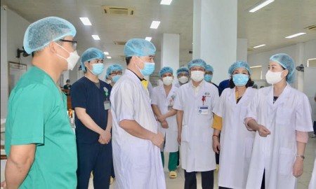Bộ Y tế trao bằng khen cho 4 điều dưỡng dũng cảm bảo vệ bệnh nhân