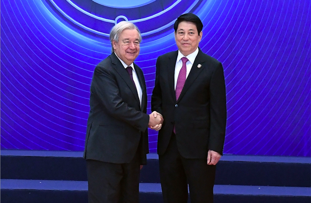 Chủ tịch nước Lương Cường và Tổng Thư ký Liên Hợp Quốc Antonio Guterres tại Lễ mở ký Công ước Hà Nội - Ảnh VGP.