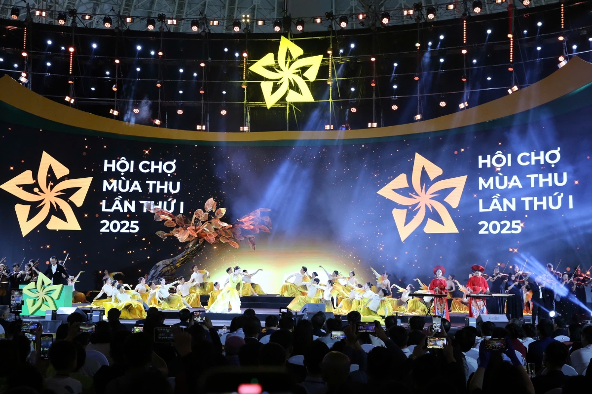 Tiết mục văn nghệ trong lễ khai mạc Hội chợ - Ảnh: VGP