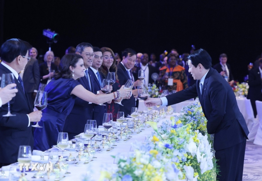Chủ tịch nước Lương Cường chủ trì chiêu đãi các đoàn tham dự Lễ mở ký Công ước Hà Nội. Ảnh: TTXVN