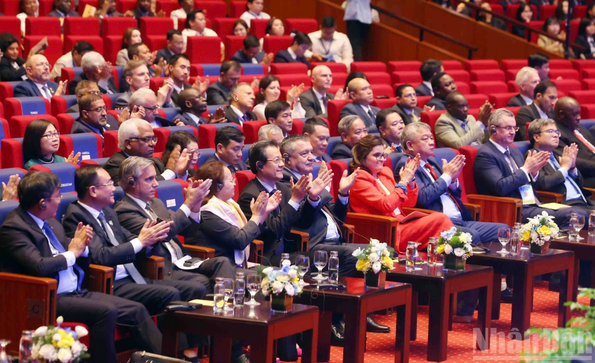 Đại biểu tham dự Phiên bế mạc Lễ mở ký Công ước Hà Nội. Ảnh: Nhân Dân