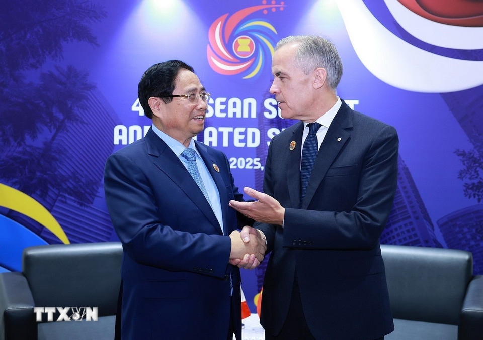Thủ tướng Phạm Minh Chính gặp Thủ tướng Canada Mark Carney. Ảnh: TTXVN