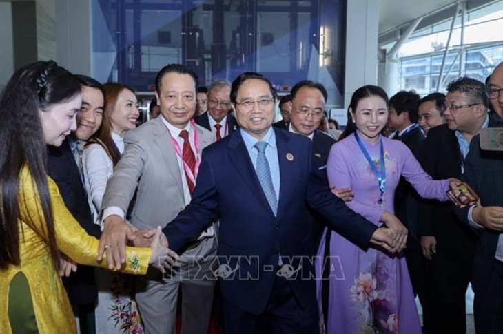 Thủ tướng Phạm Minh Chính đến dự Phiên đối thoại cấp cao tại Hội nghị Thượng đỉnh kinh doanh và đầu tư ASEAN (ABIS) - Ảnh: TTXVN