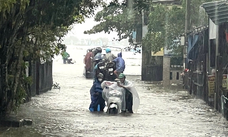Huế căng mình ứng phó mưa lũ