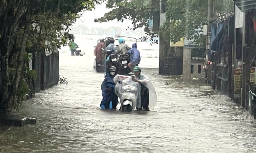 Huế căng mình ứng phó mưa lũ