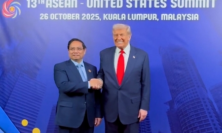 Thủ tướng Chính phủ Phạm Minh Chính có cuộc tiếp xúc ngắn với Tổng thống Hoa Kỳ Donald Trump bên lề Hội nghị Cấp cao ASEAN - Hoa Kỳ.