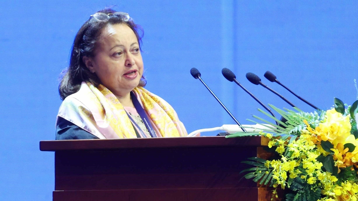 Bà Fouzia Boumaiza Mebarki, Đại sứ, Chủ tịch Ủy ban Đàm phán Công ước&nbsp;Liên hợp quốc về chống tội phạm mạng phát biểu. Ảnh: Nhân Dân