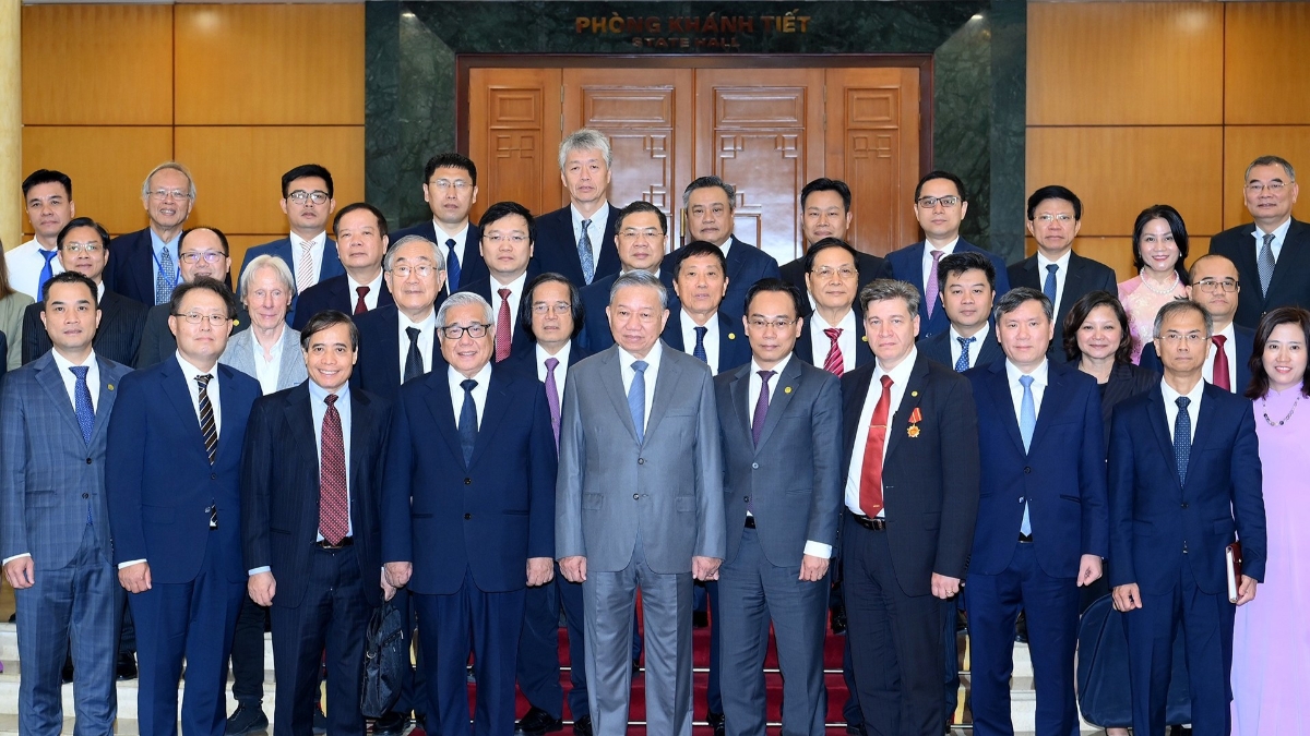 Tổng Bí thư Tô Lâm tiếp các đại biểu tham dự Hội thảo quốc tế Việt Nam học lần thứ 7. Ảnh: Nhân Dân