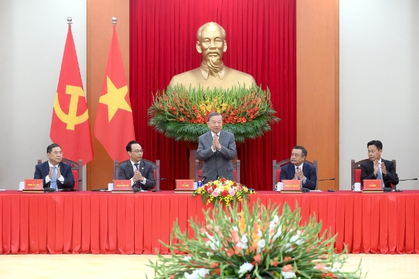 Tổng Bí thư Tô Lâm chủ trì cuộc tiếp các đại biểu tham dự hội thảo quốc tế Việt Nam học lần thứ 7. Ảnh: Nhân Dân