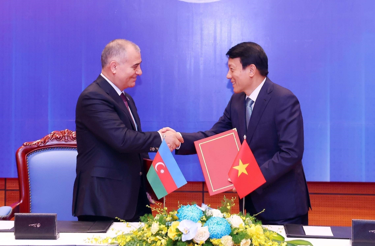Đại tướng Lương Tam Quang, Bộ trưởng Bộ Công an và Giám đốc An ninh quốc gia Azerbaijan Ali Nagiyev ký kết Thỏa thuận hợp tác trong lĩnh vực an ninh giữa hai Bộ.