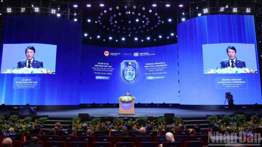 Bộ trưởng Công an Lương Tam Quang phát biểu bế mạc Lễ mở ký Công ước Hà Nội. Ảnh: Nhân Dân