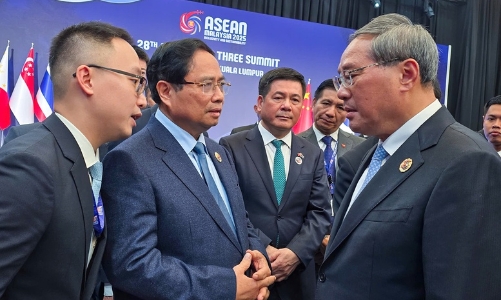 Thủ tướng Phạm Minh Chính gặp Thủ tướng Trung Quốc Lý Cường