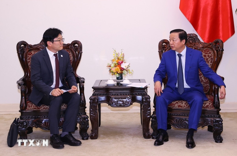 Phó Thủ tướng Trần Hồng Hà tiếp ông Kim Deawon, Phó Tổng Giám đốc điều hành Công ty Samsung E&A (Tập đoàn Samsung). Ảnh: TTXVN