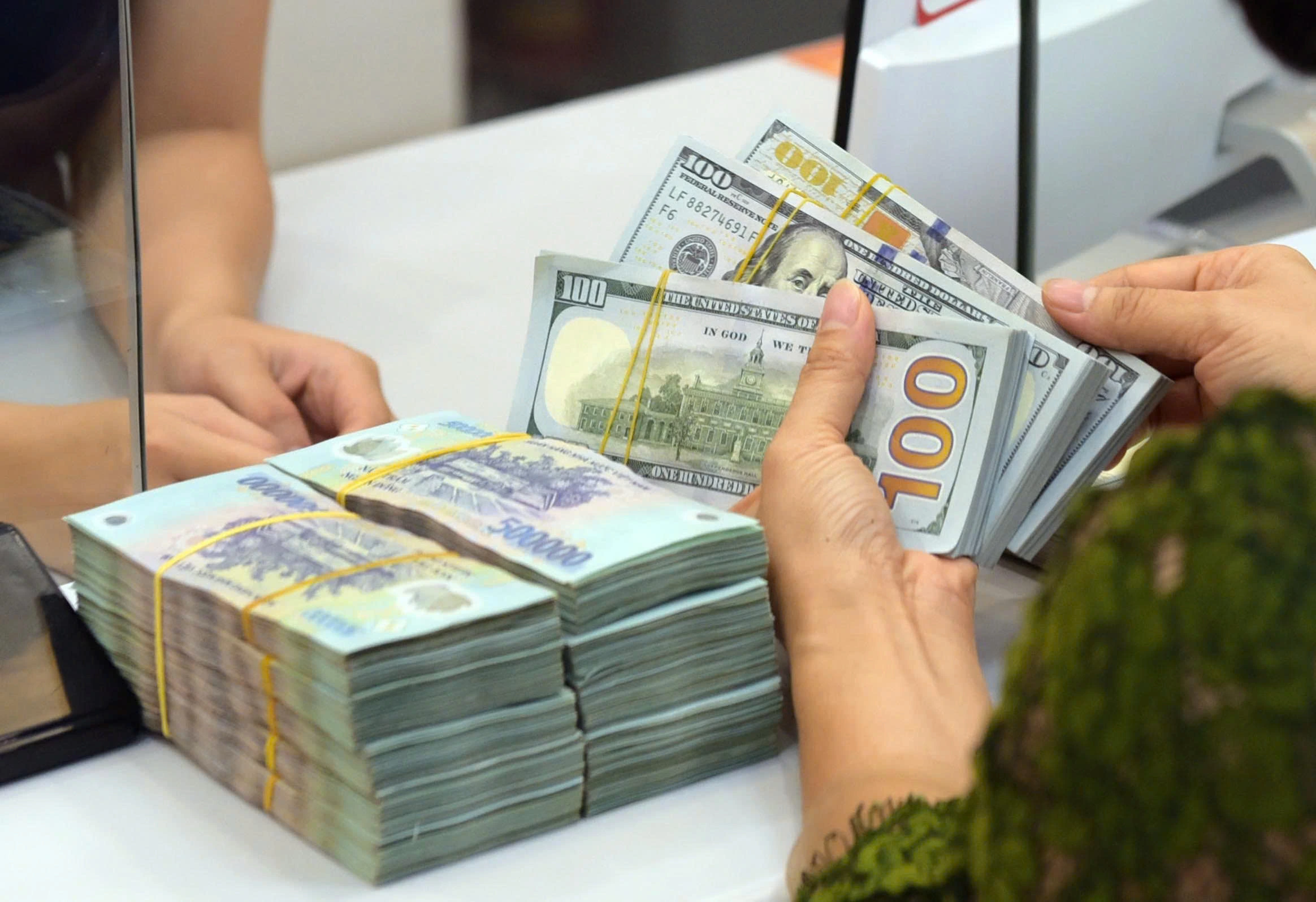 Ngân hàng Nhà nước tăng cường thanh, kiểm tra hoạt động mua bán ngoại tệ.