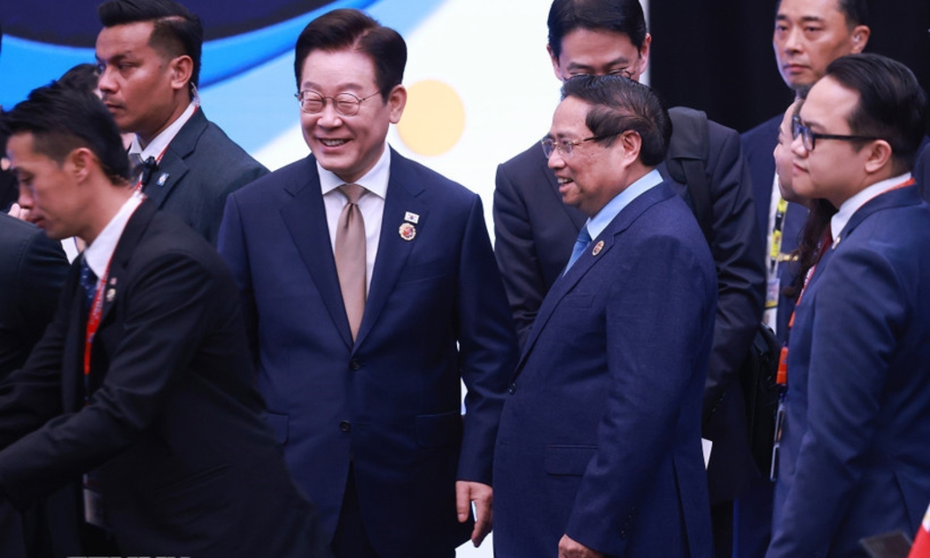 Thủ tướng Phạm Minh Chính và Tổng thống Hàn Quốc Lee Jae Myung tại Hội nghị Cấp cao ASEAN-Hàn Quốc lần thứ 26. Ảnh: TTXVN.