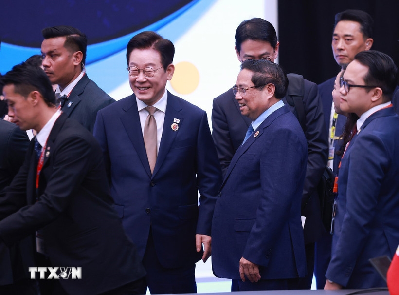 Thủ tướng Phạm Minh Chính và Tổng thống Hàn Quốc Lee Jae Myung tại Hội nghị Cấp cao ASEAN-Hàn Quốc lần thứ 26. Ảnh: TTXVN.