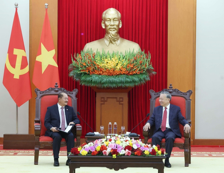 Tổng Bí thư Tô Lâm tiếp đồng chí Kikeo Khaykhamphithoune, Ủy viên Bộ Chính trị, Phó Thủ tướng Chính phủ Lào. Ảnh: TTXVN