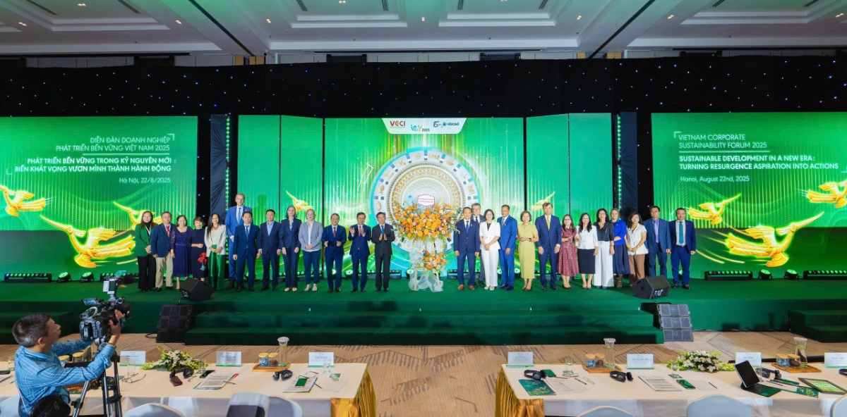 Lãnh đạo Chính phủ chúc mừng hành trình 15 năm VBCSD bền bỉ thúc đẩy cộng đồng doanh nghiệp kinh doanh bền vững.
