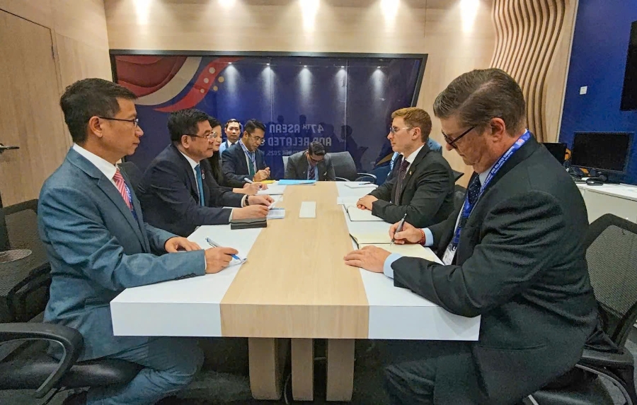 Bộ trưởng Nguyễn Hồng Diên và Thứ trưởng Jacob Helberg thảo luận về quan hệ hợp tác kinh tế - thương mại giữa Việt Nam và Hoa Kỳ. Ảnh: moit.gov.vn