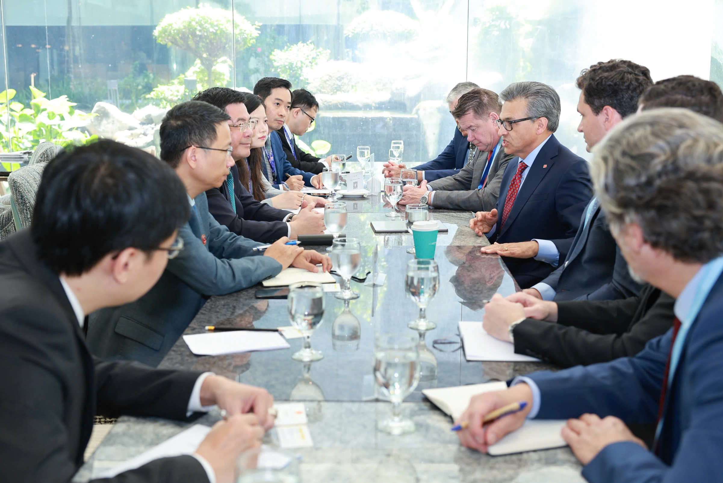 Việt Nam là đối tác số 1 của Canada tại ASEAN; Canada là đối tác thương mại thứ 3 của Việt Nam tại châu Mỹ. Năm 2024 trao đổi thương mại giữa hai nước đạt 7,23 tỷ USD, tăng 15,8%.