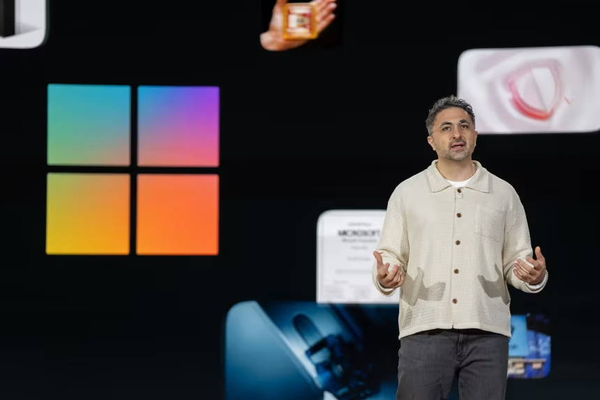 Giám đốc Điều hành AI của Microsoft Mustafa Suleyman phát biểu trong một sự kiện giới thiệu Microsoft Copilot tại Redmond, Washington
