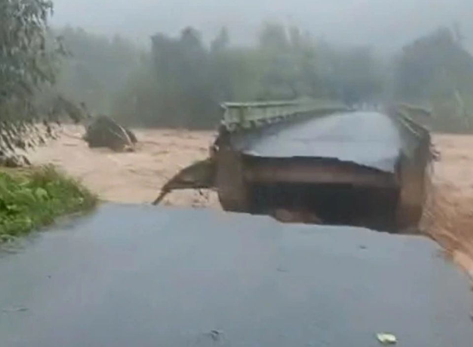 Hiện trường cầu Le No bị sập