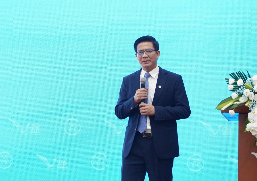 Ông Lê Văn Tuấn, Cục trưởng Cục Tần số vô tuyến điện, Việt Nam triển khai Nghị quyết 193 của Quốc hội, hỗ trợ 15% chi phí thiết bị cho doanh nghiệp viễn thông, hướng tới mục tiêu phủ sóng 5G đến 90% dân số vào năm 2025.