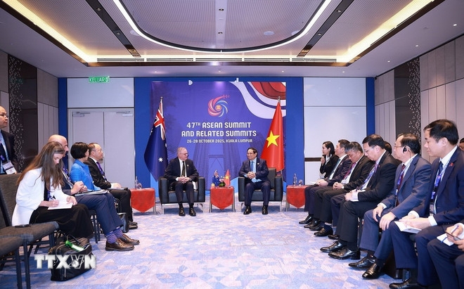 Thủ tướng Phạm Minh Chính gặp Thủ tướng Australia Anthony Albanese. Ảnh: TTXVN
