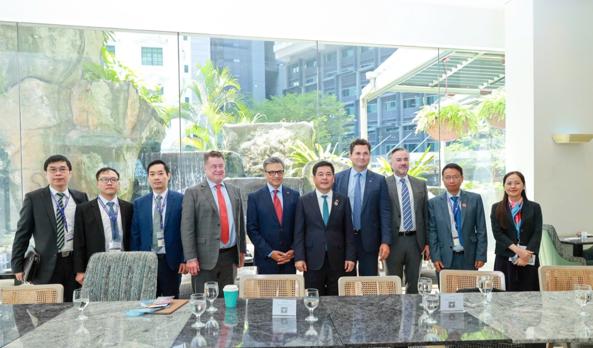 Bộ trưởng Nguyễn Hồng Diên đã có buổi làm việc với Hội đồng Kinh doanh Canada do ông Goldy Hyder - Chủ tịch kiêm Giám đốc điều hành - dẫn đầu