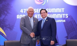 Thủ tướng Phạm Minh Chính gặp Chủ tịch Hội đồng châu Âu Antonio Costa