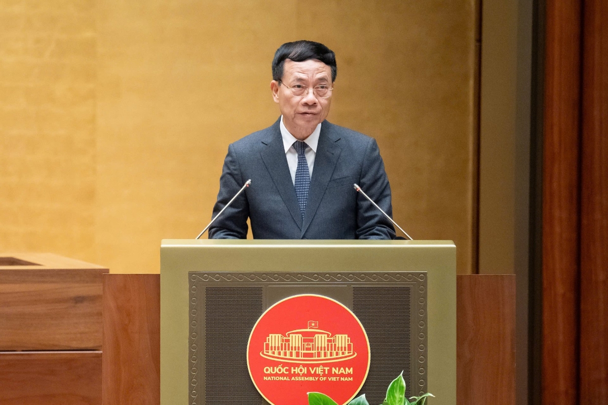 Bộ trưởng Bộ Khoa học và Công nghệ Nguyễn Mạnh Hùng thừa ủy quyền của Thủ tướng Chính phủ trình bày tờ trình dự án Luật sửa đổi, bổ sung một số điều của Luật Sở hữu trí tuệ.