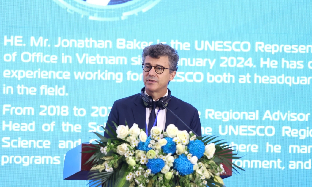 Ông Jonathan Wallace Baker, Trưởng Đại diện UNESCO tại Việt Nam, phát biểu tại Lễ công bố Báo cáo RAM ngày 27/10. 