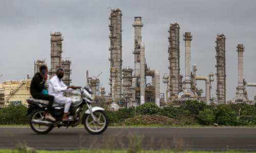 Dừng nhập dầu Nga, các tập đoàn lớn của Ấn Độ gặp khó