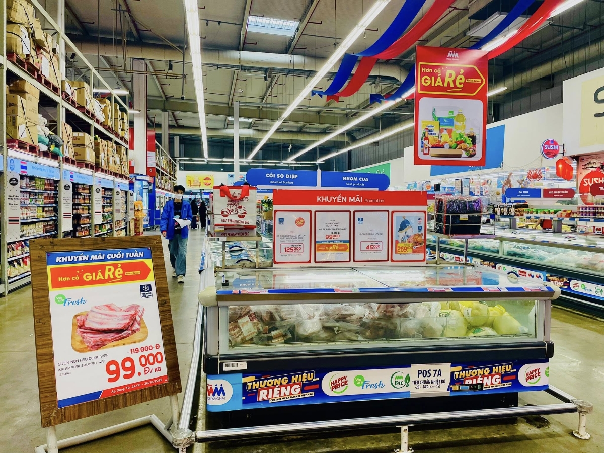 Dù một số nhà cung cấp đề nghị tăng giá nhóm hàng thiết yếu, các siêu thị vẫn chủ động thương thảo, chia sẻ chi phí để không đẩy gánh nặng lên người tiêu dùng.&nbsp;