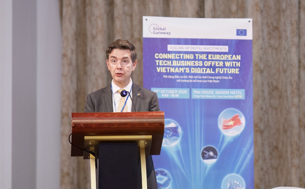 Ông Julien Guerrier, Đại sứ châu Âu tại Việt Nam, chia sẻ tại sự kiện "Mở rộng đầu tư số: Kết nối ưu thế công nghệ châu Âu với tương lai số hóa của Việt Nam". Ảnh: AVSE Global