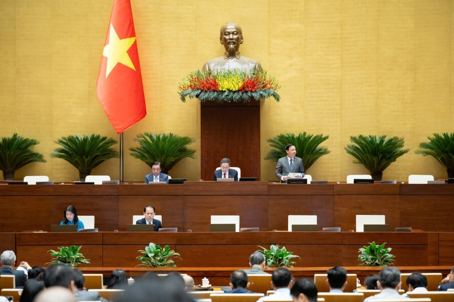 Phó Chủ tịch Quốc hội Nguyễn Khắc Định điều hành Phiên họp sáng 27/10. Ảnh: Quốc hội.