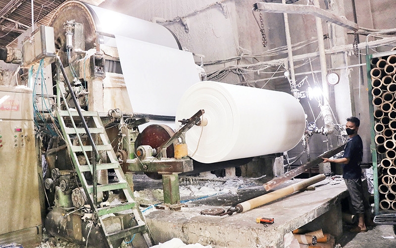 Làng nghề tái chế giấy. Ảnh minh họa