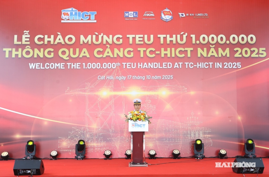 Trung tá Đoàn Hải Tuấn, Chủ tịch Hội đồng thành viên TC-HICT phát biểu tại lễ đón TEU thứ 1 triệu thông qua cảng năm 2025.