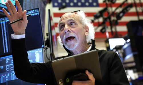 Chứng khoán Mỹ lập kỷ lục nhờ tin tốt về thương mại, giá dầu giảm vì OPEC+ lại tính tăng sản lượng