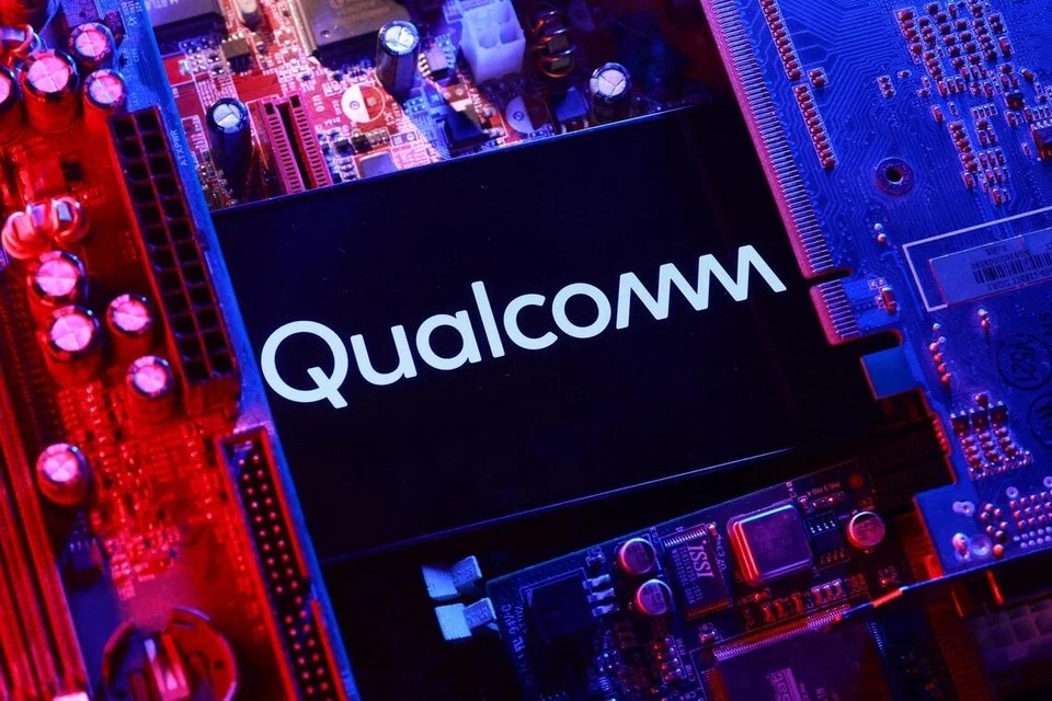 Qualcomm đã công bố các dòng chip và máy tính dành cho thị trường trung tâm dữ liệu trí tuệ nhân tạo (AI) đầy tiềm năng, với mục tiêu thách thức Nvidia trong lĩnh vực phát triển nhanh nhất của ngành công nghiệp này. (Ảnh: Reuters)