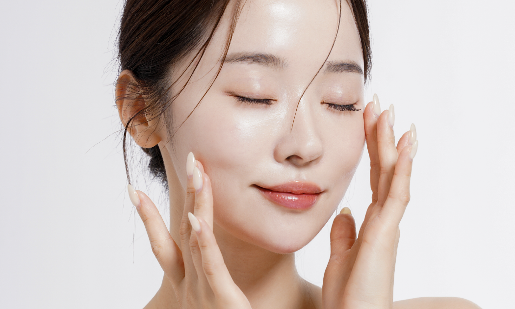 Tẩy tế bào chết đều đặn giúp bạn duy trì làn da căng bóng.