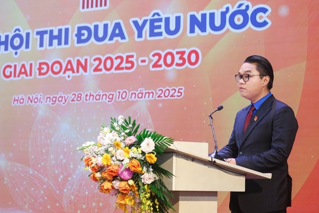 Ông Trần Minh Quang, Bí thư Đoàn Thanh niên Cơ quan Ủy ban Trung ương Mặt trận Tổ quốc Việt Nam trình bày tham luận. Ảnh: Mặt trận.
