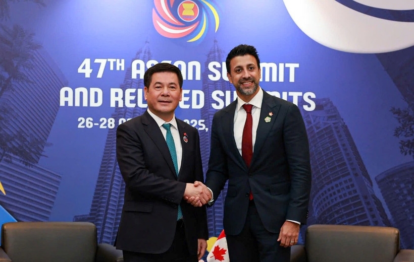 Bộ trưởng Bộ Công Thương Nguyễn Hồng Diên và Bộ trưởng Thương mại quốc tế Canada Maninder Sidhu. Ảnh: TTXVN.