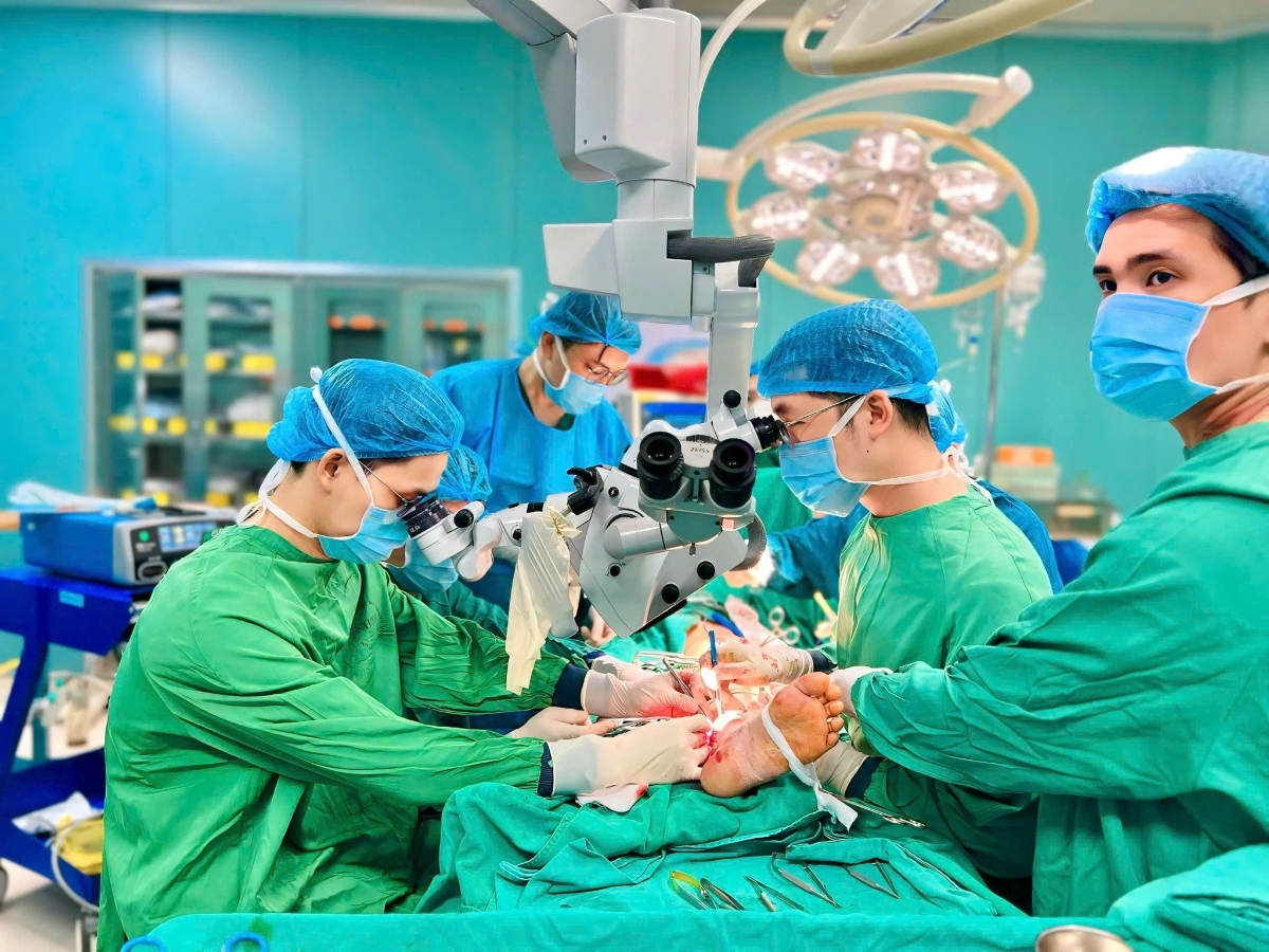 Bệnh viện Bệnh Nhiệt đới Trung ương đã tái tạo gần như hoàn toàn gân gót cho bệnh nhân.